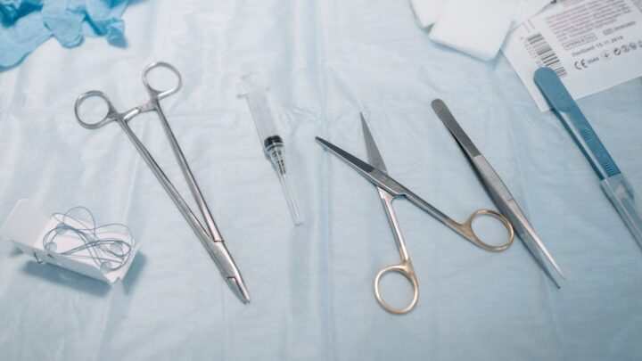 Szwy nierozpuszczalne – trwałe rozwiązanie w chirurgii