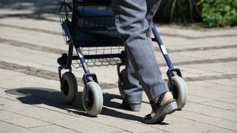 CHODZIK REHABILITACYJNY Z OPCJĄ TRANSPORTU UŻYTKOWNIKA OSLO PREMIUM RF-616 REHA FUND