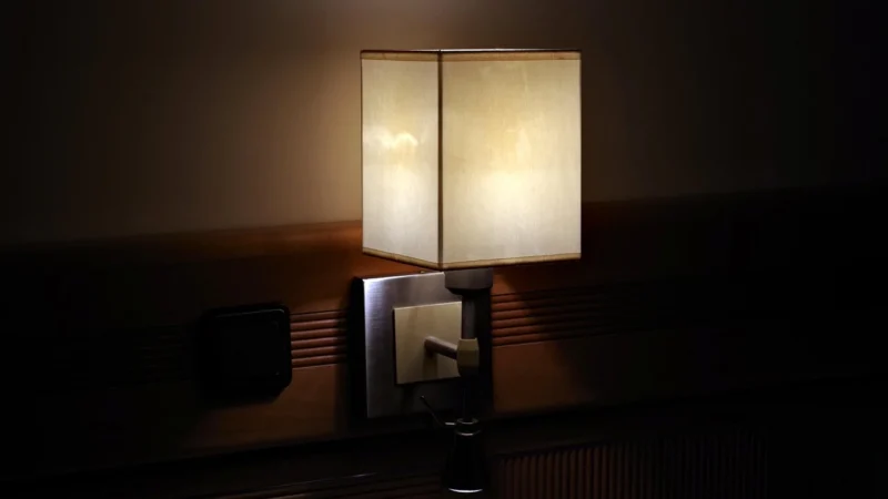 Lampa Chirurgiczna YDE700 – mobilna-ścienna