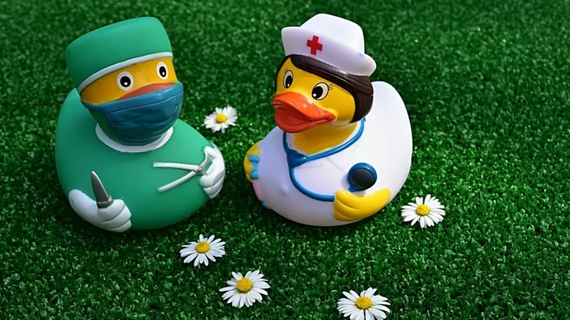 Medizal Fashion Czepek Medyczny Z Troczkami Jednorożce I Ptaszki (2080)