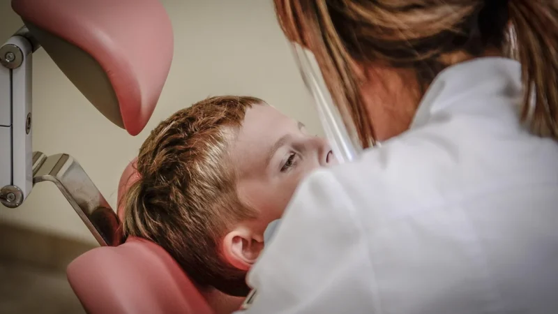 Skleroterapia czy operacja — kiedy proktolog zaleca usuwanie żylaków i hemoroidów